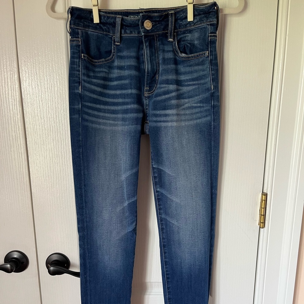 Medium/Dark Wash Hi-rise “The Dream Jean” American Eagle Jegging